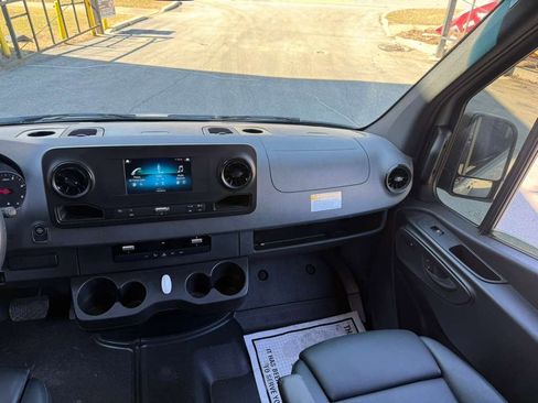 Used 2023 Mercedes-Benz Sprinter 2500 image 17