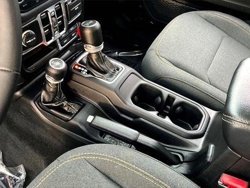 Used 2024 Jeep Wrangler Sahara image 15