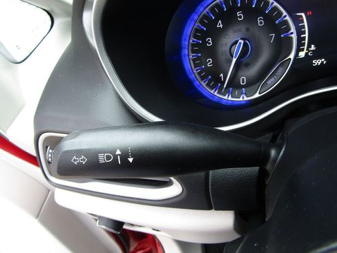 Used 2024 Chrysler Pacifica Touring-L image 10