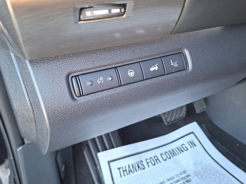 Used 2024 Nissan Pathfinder Platinum FWD image 10