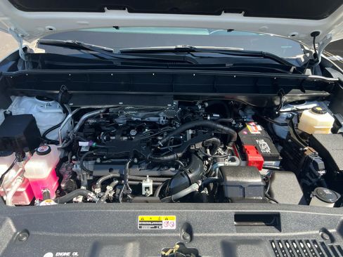 Used 2023 Toyota Highlander XLE FWD image 3