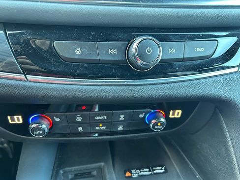 Used 2023 Buick Enclave Essence w/ Experience Buick Package FWD image 27