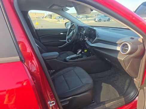 Used 2026 Chevrolet Trax LS FWD image 10