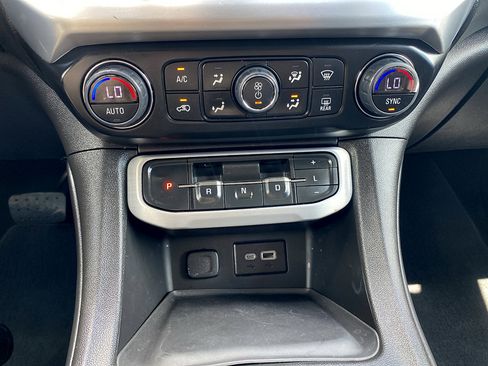 Used 2023 GMC Acadia SLE FWD image 28