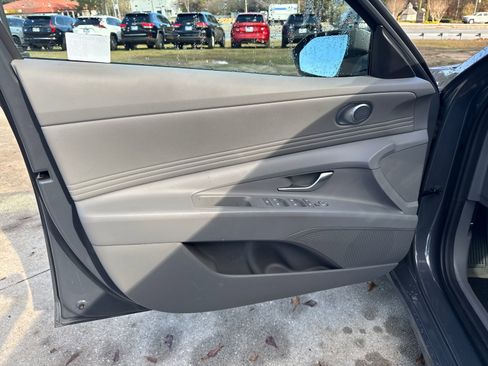 Used 2025 Hyundai Elantra SEL w/ Cargo Package image 10