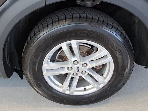 Used 2023 Ford Explorer XLT AWD/4WD image 36
