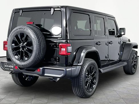 Used 2025 Jeep Wrangler Unlimited Sahara AWD/4WD image 6