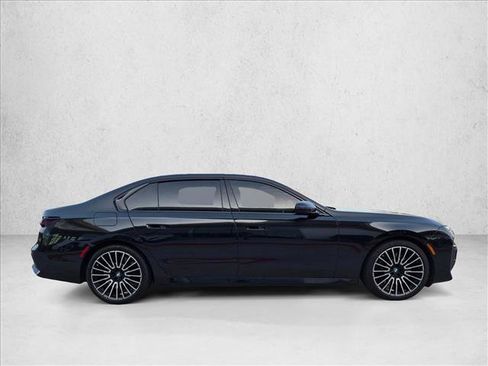 Used 2025 BMW 760i xDrive w/ Executive Package AWD/4WD image 4