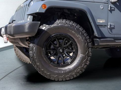 Used 2015 Jeep Wrangler Unlimited Sahara w/ Connectivity Group AWD/4WD image 4