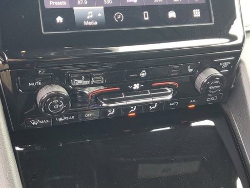 New 2024 Jeep Grand Cherokee L Altitude RWD image 13