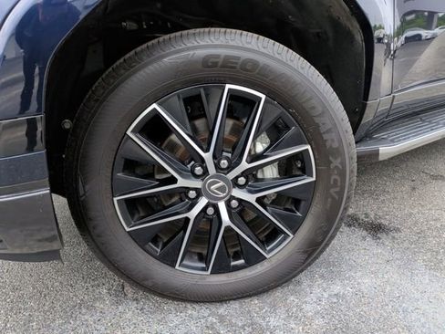 Used 2025 Lexus GX 550 w/ Accessory Package (2T) AWD/4WD image 10
