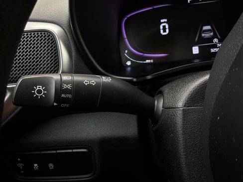 Used 2025 Kia Soul LX w/ LX Technology Package FWD image 33