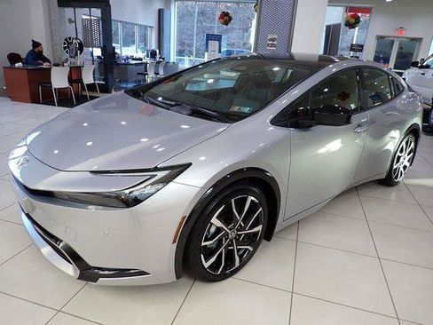 Certified 2026 Toyota Prius Plug-In Hybrid FWD image 7
