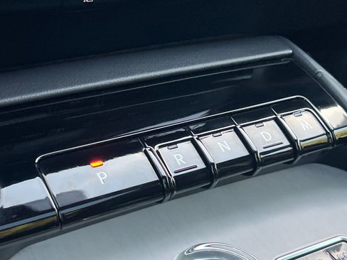 Certified 2025 Lincoln Navigator L Reserve image 23