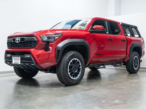 Certified 2025 Toyota Tacoma TRD Off-Road image 3