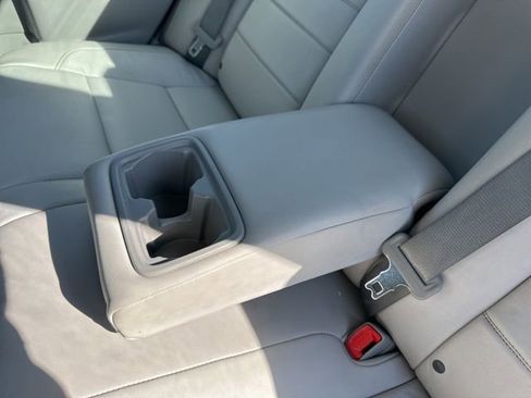 Used 2015 Toyota Camry XLE w/ Moonroof Package image 26