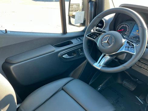 New 2025 Mercedes-Benz Sprinter 2500 image 11