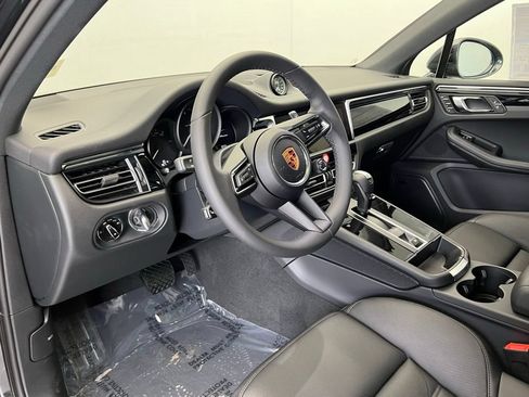Used 2026 Porsche Macan AWD/4WD image 4