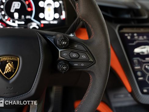 Used 2024 Lamborghini Revuelto AWD/4WD image 24