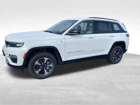 Used 2024 Jeep Grand Cherokee Limited 4xe w/ Trailer Tow Package image 3