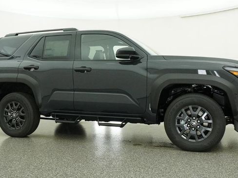 New 2026 Toyota 4Runner SR5 AWD/4WD image 17