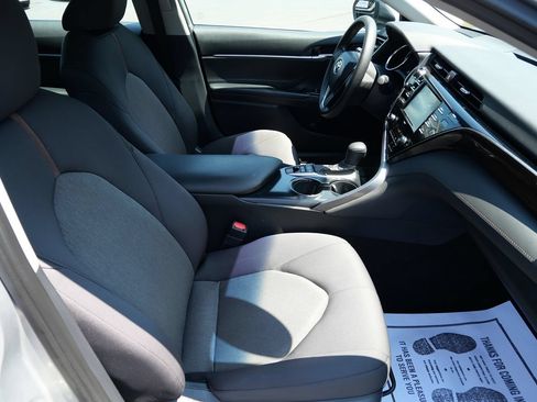 Used 2020 Toyota Camry LE w/ Fleet Convenience Package FWD image 18