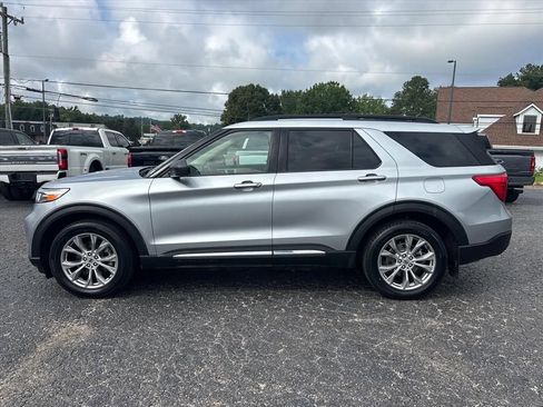 Used 2022 Ford Explorer XLT AWD/4WD image 4
