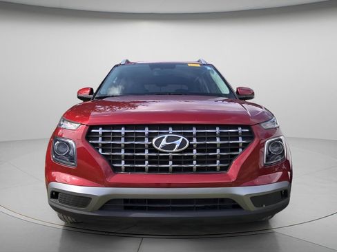 Used 2023 Hyundai Venue SEL FWD image 3