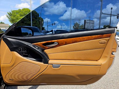 Used 2011 Mercedes-Benz SL 550 image 21