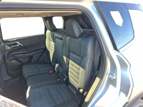 New 2026 Mitsubishi Outlander SE image 27