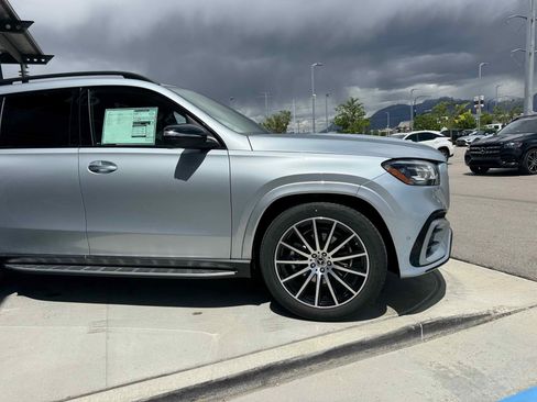 New 2025 Mercedes-Benz GLS 450 4MATIC image 10