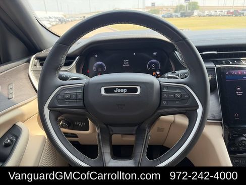 Used 2023 Jeep Grand Cherokee Limited w/ Trailer Tow Prep Group (B) AWD/4WD image 13