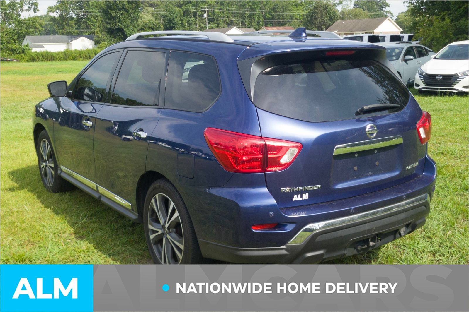 Used 2020 Nissan Pathfinder Platinum FWD image 4