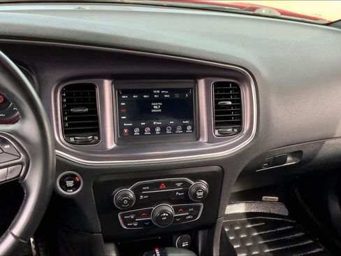 Used 2018 Dodge Charger SXT w/ Blacktop Package image 7