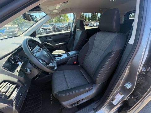 Used 2025 Nissan Rogue SV FWD image 38