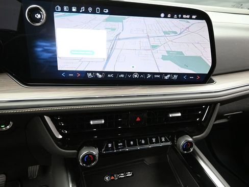 New 2025 Chevrolet Suburban Premier image 23