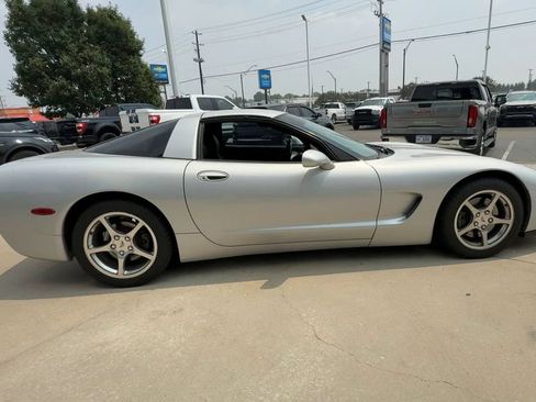 Used 1999 Chevrolet Corvette Coupe w/ Memory Pkg RWD image 9