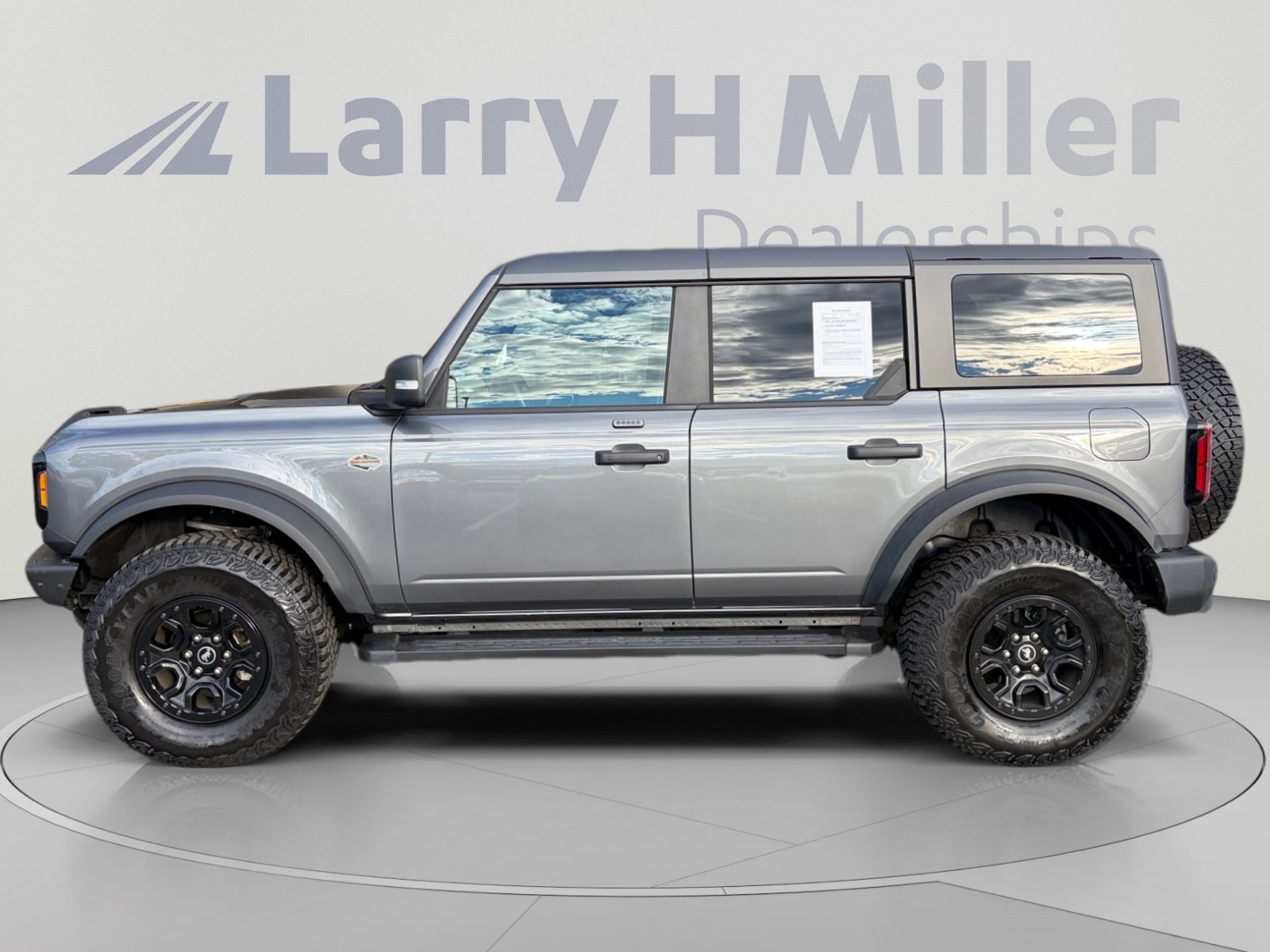 Used 2023 Ford Bronco Wildtrak AWD/4WD image 2