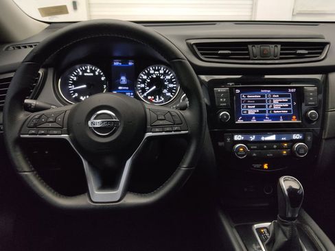 Used 2020 Nissan Rogue SV FWD image 22