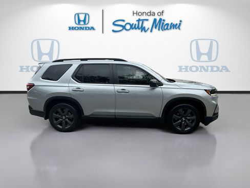 Used 2023 Honda Pilot Sport image 8