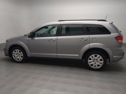 Used 2019 Dodge Journey SE FWD image 3