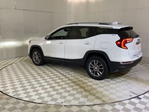 Used 2024 GMC Terrain SLT AWD/4WD image 6