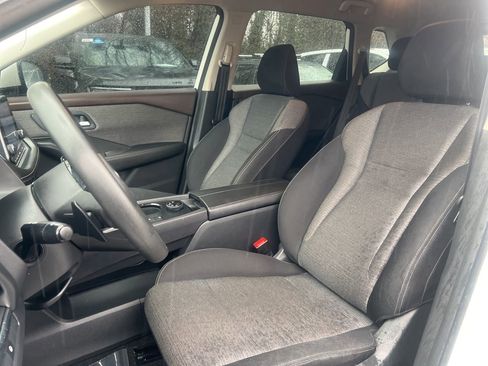 Used 2021 Nissan Rogue SV image 16