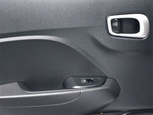 Used 2022 Hyundai Venue SE image 14