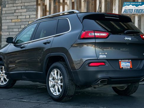 Used 2016 Jeep Cherokee Latitude w/ Cold Weather Group AWD/4WD image 4