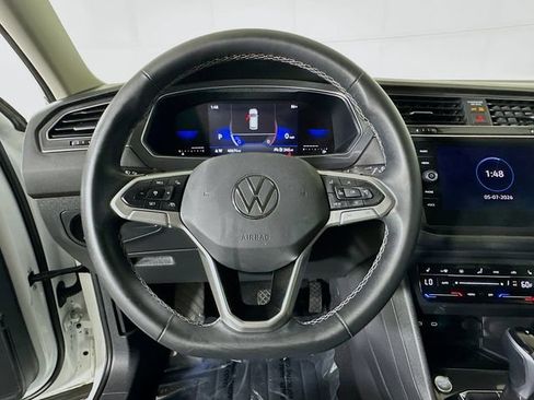 Used 2022 Volkswagen Tiguan SE w/ Panoramic Sunroof Package FWD image 15
