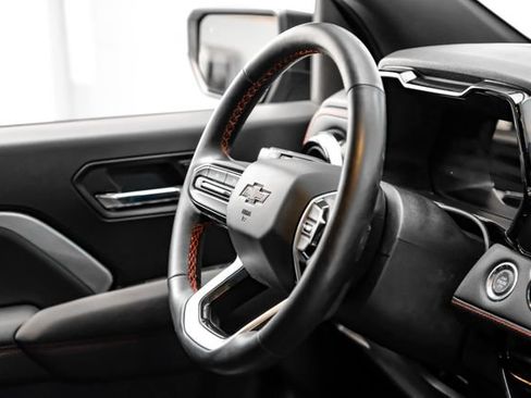 Used 2026 Chevrolet Colorado Z71 w/ Technology Package AWD/4WD image 12