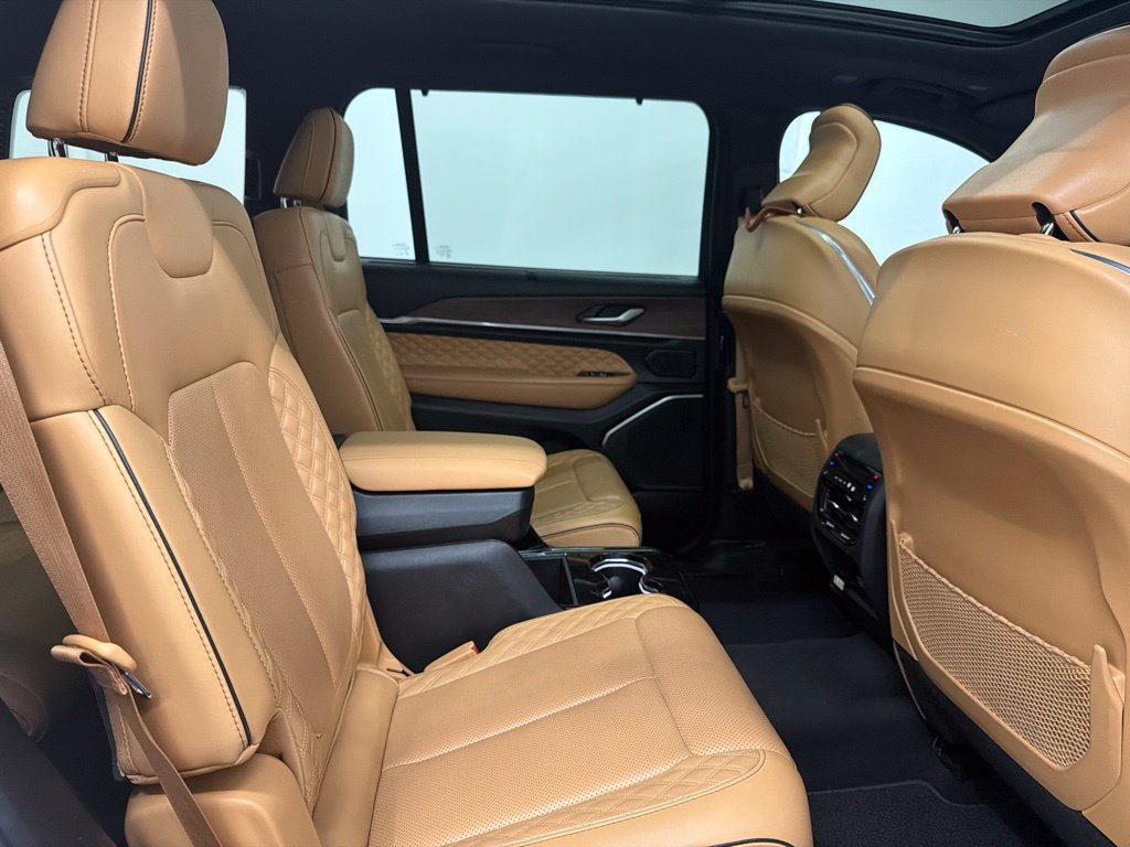 Used 2023 Jeep Grand Cherokee L Summit w/ Advanced Protech Group IV AWD/4WD image 29