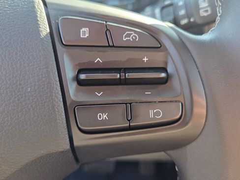 Used 2025 Hyundai Venue SEL image 25