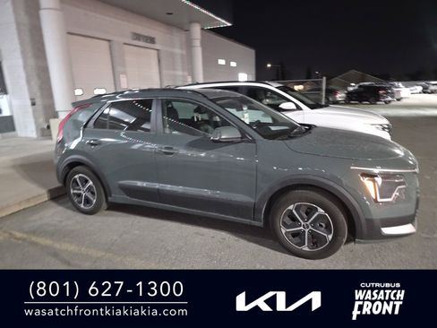 Certified 2023 Kia Niro EX image 1